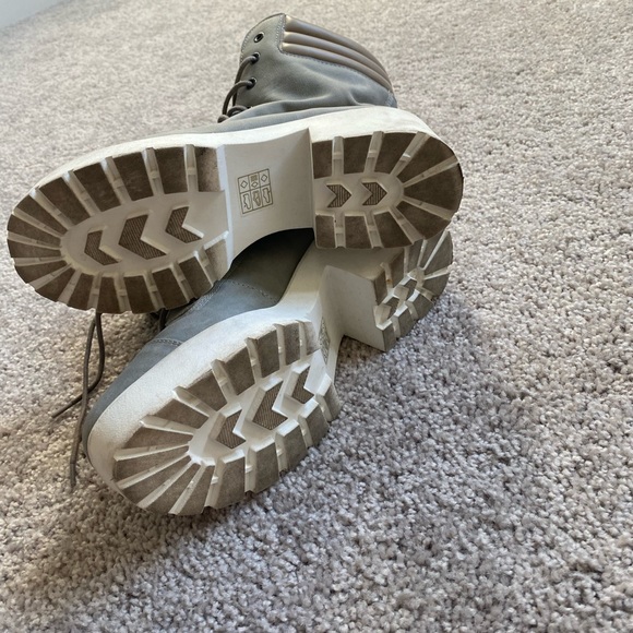 Platform Boot - Picture 2 of 6